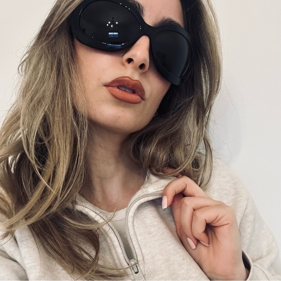 Authentic Vintage Salvatore Ferragamo Black Oversized Oval Sunglasses - Picture 3 of 13